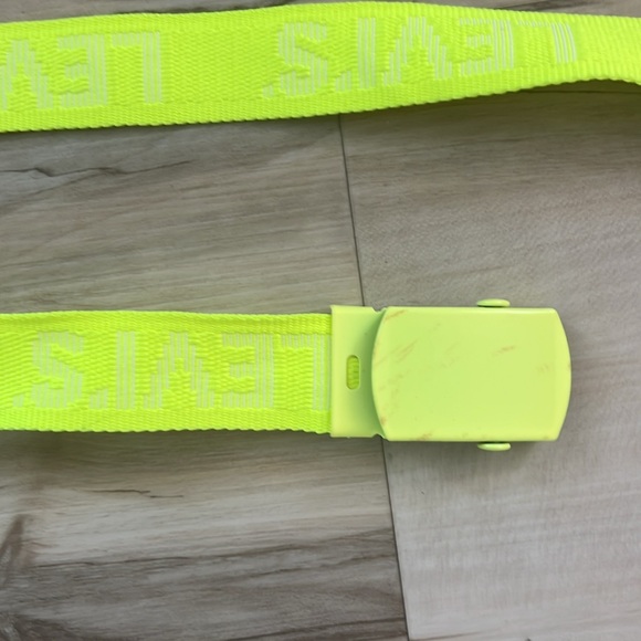 Levi’s Neon Belt - Picture 2 of 2
